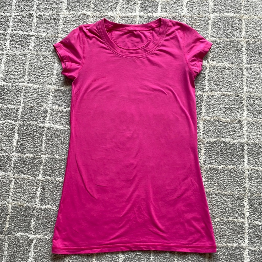 Lululemon Womens Size 6 Lively Crewneck Tee Shirt Pink Violaceous Short Sleeve
